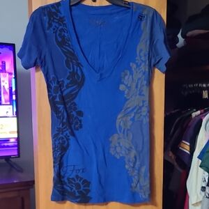 Fox Women's Blue and Black Floral Short Sleeve Tee